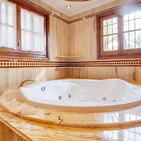 Cubo's Luxury Mansion El Baron De Sierra Blanca Villa