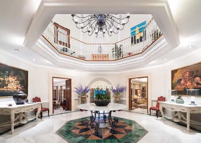 Villa Cubo's Luxury Mansion El Baron De Sierra Blanca Marbella